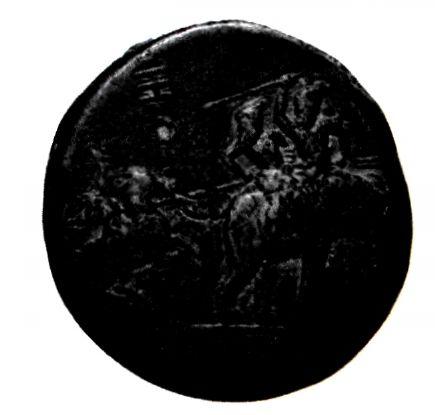 Αργυρό δεκάδραχμο που κόπηκε σε ανάμνηση της νίκης στον Υδάσπη ποταμό. Εικονίζεται ο Αλέξανδρος έφιππος ενώ επιτίθεται στον Πώρο που είναι πάνω σε ελέφαντα. (Λονδίνο, Βρετανικό Μουσείο)