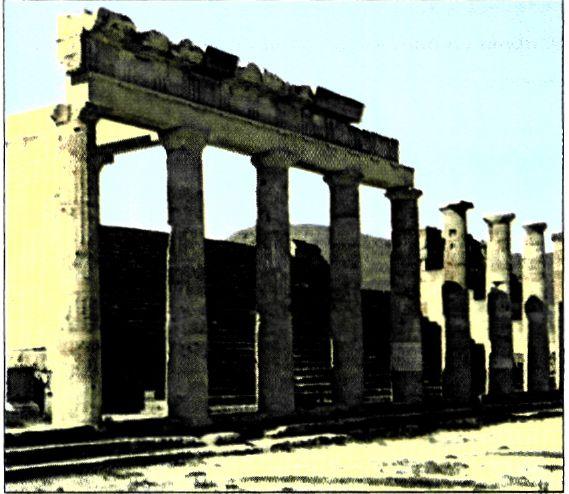 Μεγάλη στοά στην είσοδο της ακρόπολης της Λίνδου (αρχές τον 2ον αι. π.Χ.). H κατασκευή κοσμικού χαρακτήρα κτηρίων, όπως οι στοές, είναι χαρακτηριστικό της αρχιτεκτονικής των ελληνιστικών χρόνων.