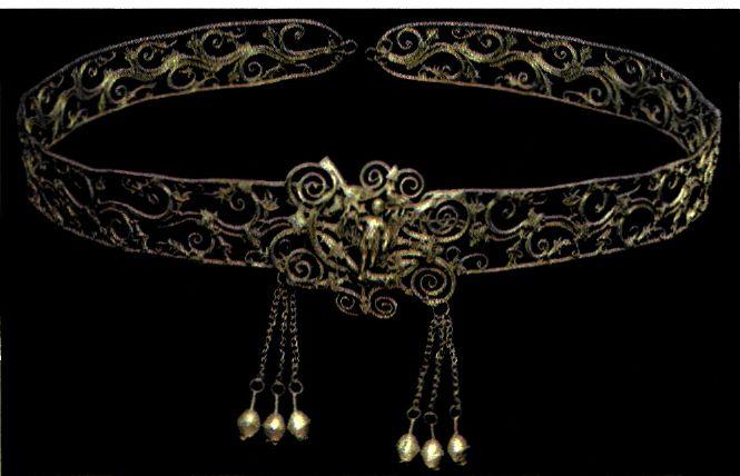 Χρυσό διάδημα από τη Δημητριάδα. Κομψοτέχνημα της χρυσοχοΐας των ελληνιστικών χρόνων. (Αθήνα, Εθνικό Αρχαιολογικό Μουσείο)