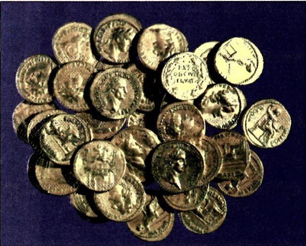 Θησαυρός χρυσών ρωμαϊκών νομισμάτων (1ος αι. μ.Χ.). Βρέθηκε στο Bredgar του Kent και προέρχεται πιθανώς από Ρωμαίο αξιωματούχο που συμμετείχε σε εκστρατεία στη Βρετανία (43 μ.Χ.). Η κατάληψη της Βρετανίας ολοκληρώθηκε στα τέλη του 1ου αι. μ.Χ. Το ενδιαφέρον των Ρωμαίων για την περιοχή ήταν μεγάλο εξαιτίας των μεταλλείων της. 