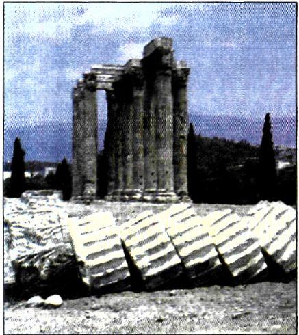 Ο ναός του Ολυμπίου Διός στην Αθήνα. Αποπερατώθηκε με τη συμβολή τον αυτοκράτορα Αδριανού. 