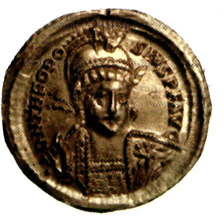 Χρυσό νόμισμα του αυτοκράτορα Θεοδοσίου Α'. Με διάταγμα του ο Χριστιανισμός έγινε επίσημη θρησκεία τον κράτους. (Αθήνα, Νομισματικό Μουσείο) 