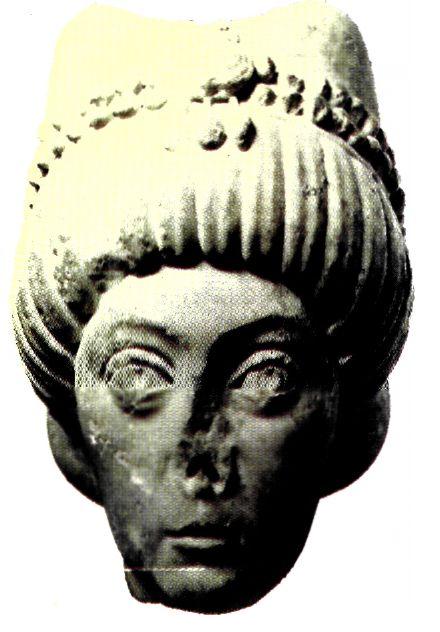 Προτομή πιθανώς της Θεοδώρας (6ος αι.). Ήταν γυναίκα με ισχυρή θέληση. Αποδείχθηκε υποδειγματική σύντροφος και συνεργάτιδα του Ιουστινιανού. (Μιλάνο, Castello Sforzesco)