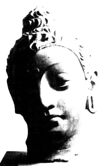 Κεφάλι του Βούδα από την Γκαντάρα (3ος αι. μ.Χ.). Στην περιοχή της Γκαντάρα άνθησε μια καλλιτεχνική ελληνοβουδιστική έκφραση. Η τέχνη της Γκαντάρα χαρακτηρίζεται από τη χρήση ελληνιστικών στοιχείων στην απόδοση ινδικών και βουδιστικών θεμάτων. 