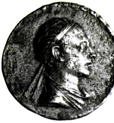 Νόμισμα με το κεφάλι του Μενάνδρου (β' μισό του 2ον αι. π.Χ.). Ήταν ο ενδοξότερος βασιλιάς του ελληνοϊνδικου βασιλείου του Ινδού. Πήρε την προσωνυμία «Σωτήρας» και «Δίκαιος». Το κράτος του έφτανε μέχρι τον ποταμό Γάγγη. (Λονδίνο, Βρετανικό Μουσείο